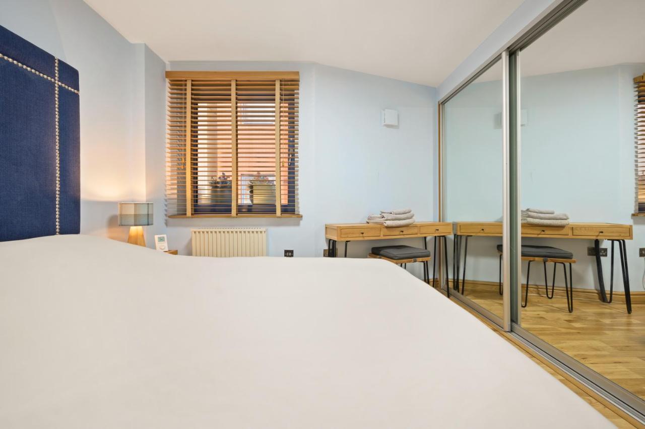 Lovely 2 Double Bedroom Flat With Patio Manchester Exteriér fotografie