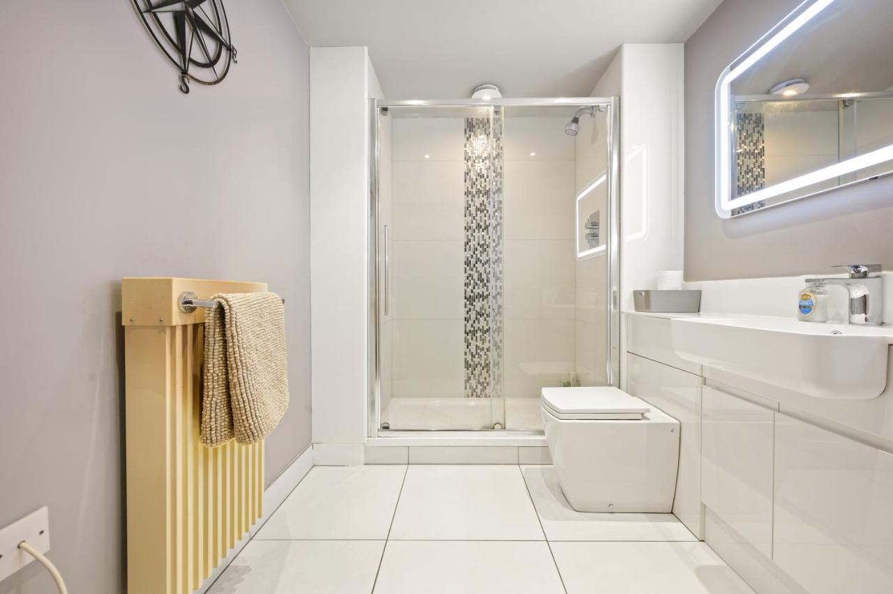 Lovely 2 Double Bedroom Flat With Patio Manchester Exteriér fotografie