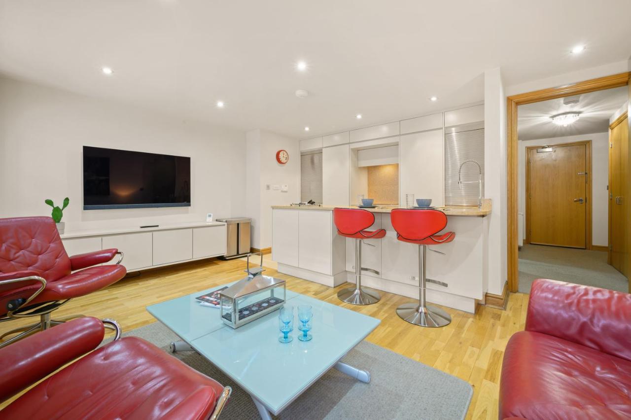 Lovely 2 Double Bedroom Flat With Patio Manchester Exteriér fotografie