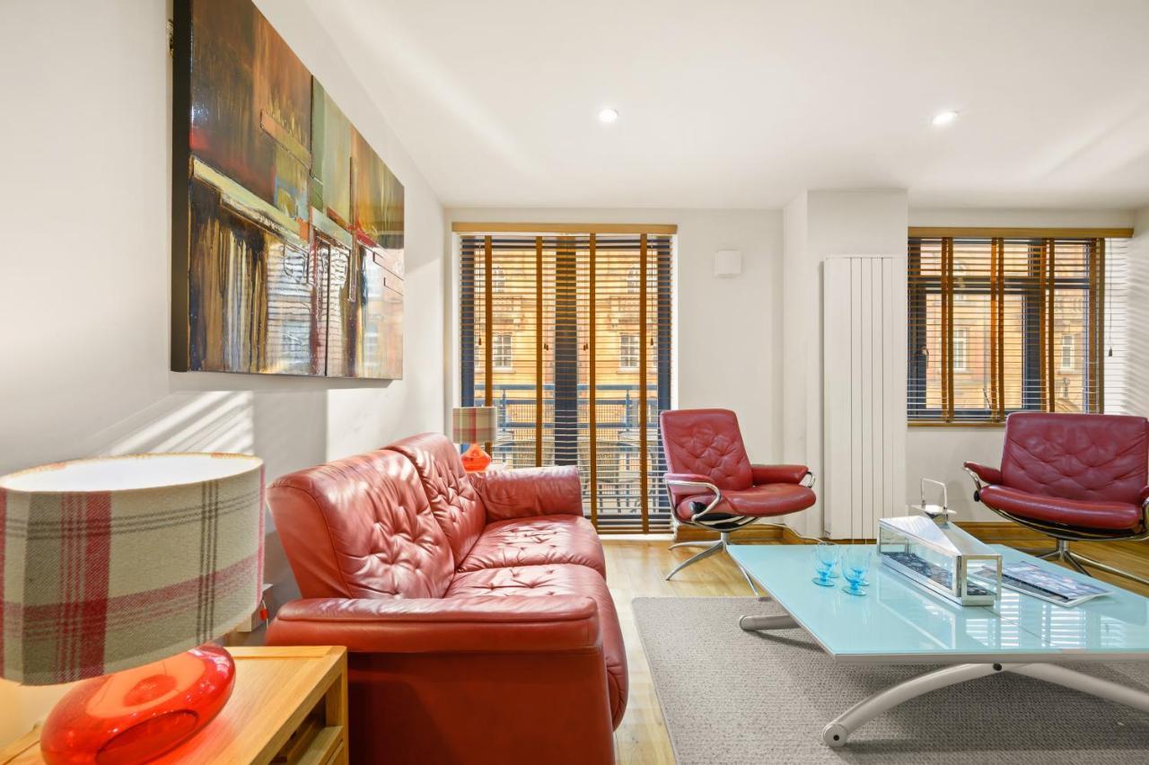 Lovely 2 Double Bedroom Flat With Patio Manchester Exteriér fotografie