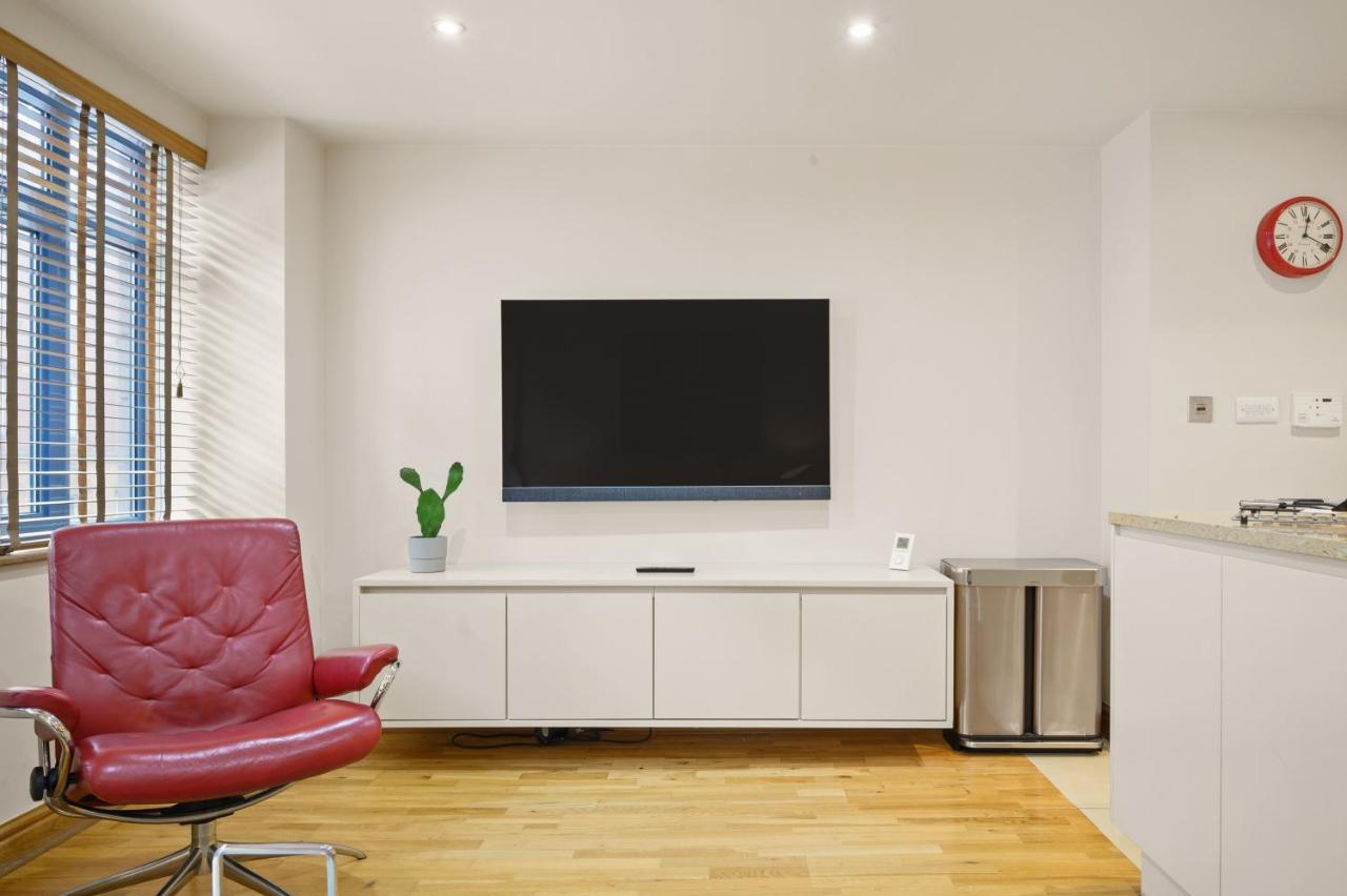 Lovely 2 Double Bedroom Flat With Patio Manchester Exteriér fotografie
