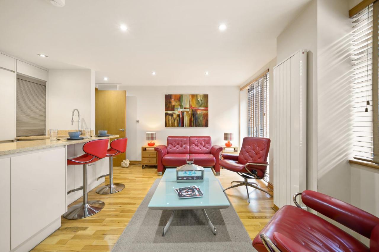 Lovely 2 Double Bedroom Flat With Patio Manchester Exteriér fotografie