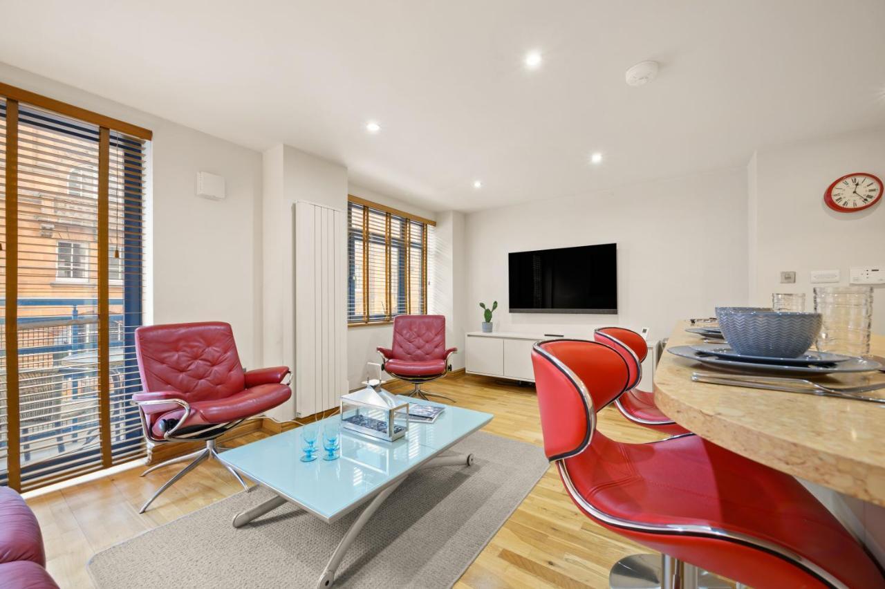 Lovely 2 Double Bedroom Flat With Patio Manchester Exteriér fotografie