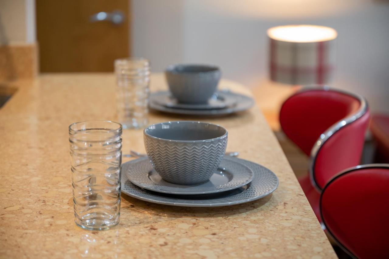 Lovely 2 Double Bedroom Flat With Patio Manchester Exteriér fotografie