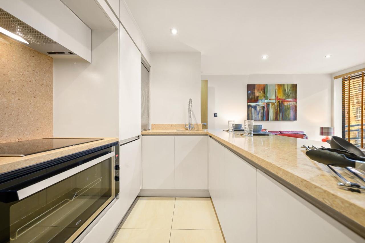 Lovely 2 Double Bedroom Flat With Patio Manchester Exteriér fotografie